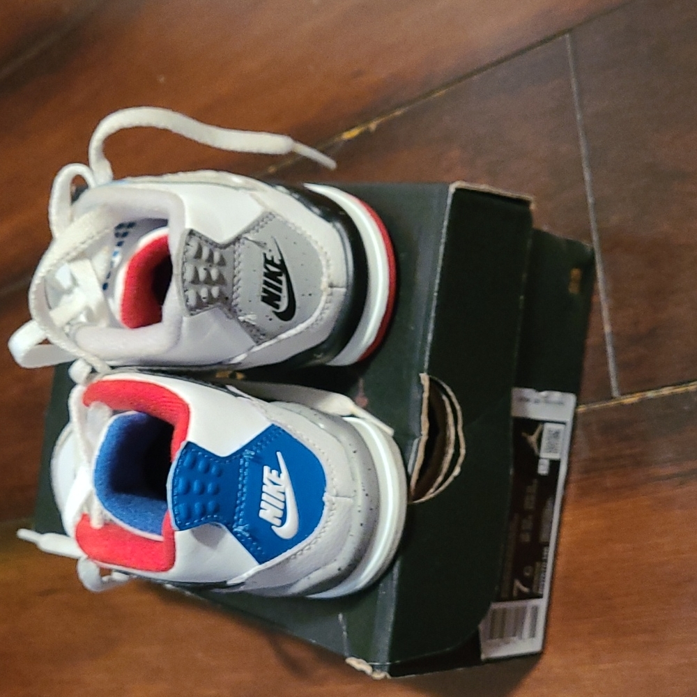 Jordan 4s